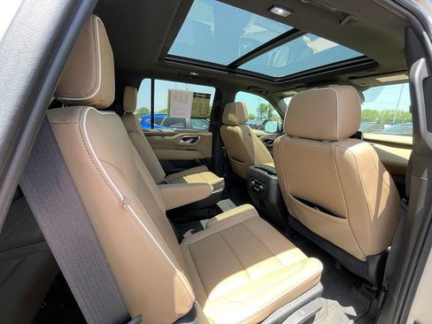 Used 2021 Chevrolet Tahoe Premier w/ Premium Package RWD image 24