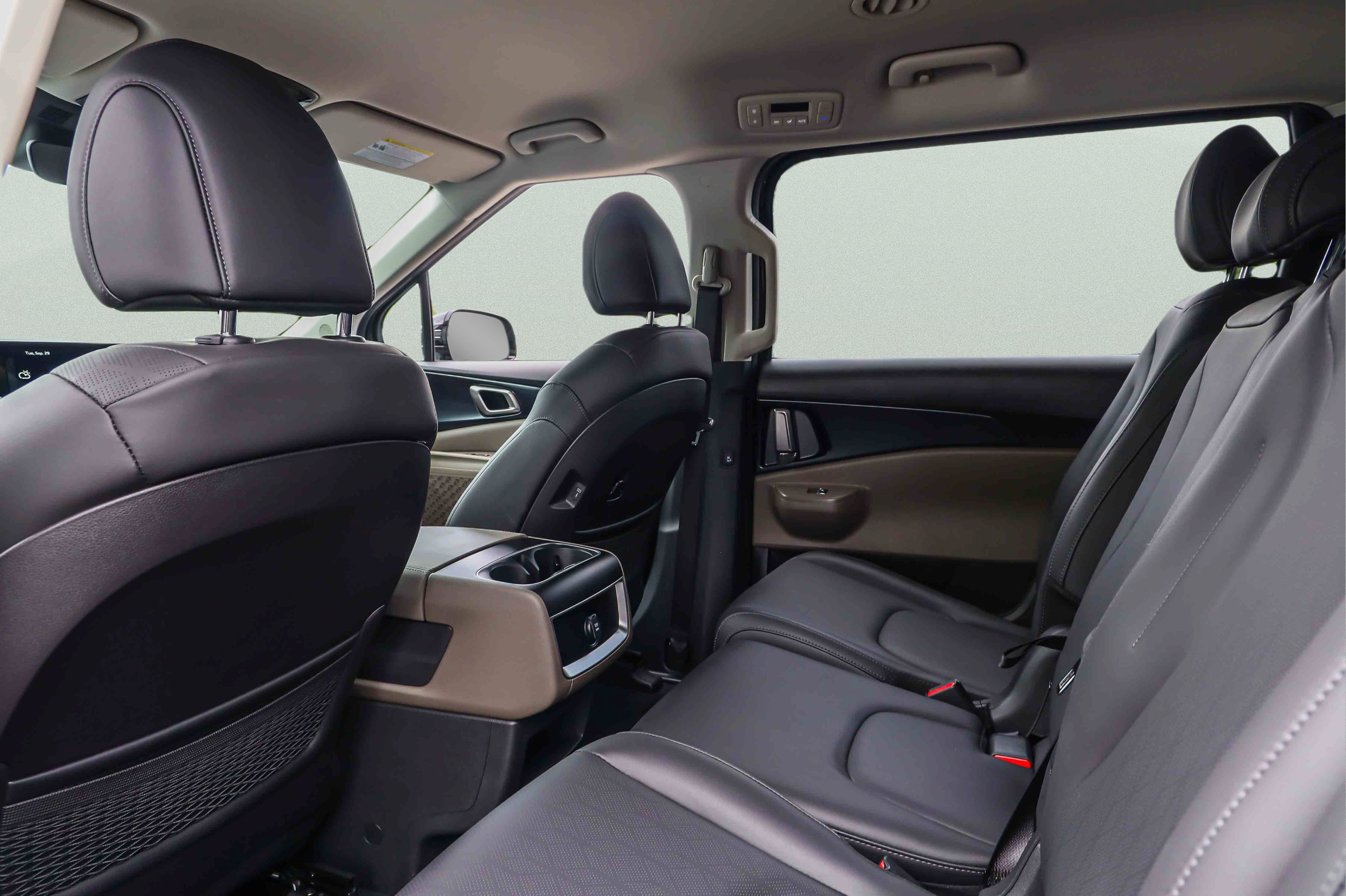 Used 2026 Kia Carnival FWD image 23