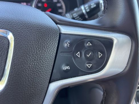 Used 2023 GMC Acadia SLT image 28