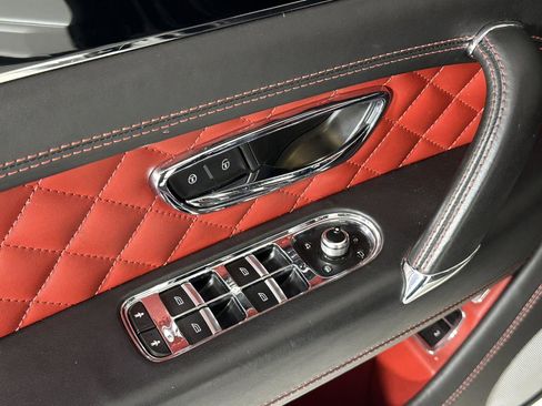 Used 2017 Bentley Bentayga image 12