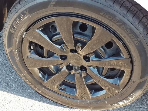 Used 2023 Toyota Corolla LE image 6