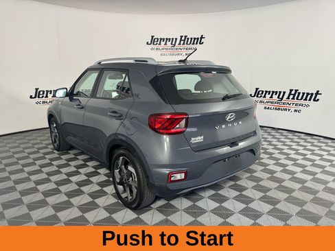 Used 2024 Hyundai Venue SEL image 9
