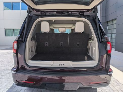 Certified 2021 Lincoln Navigator Reserve w/ Luxury Package AWD/4WD image 13