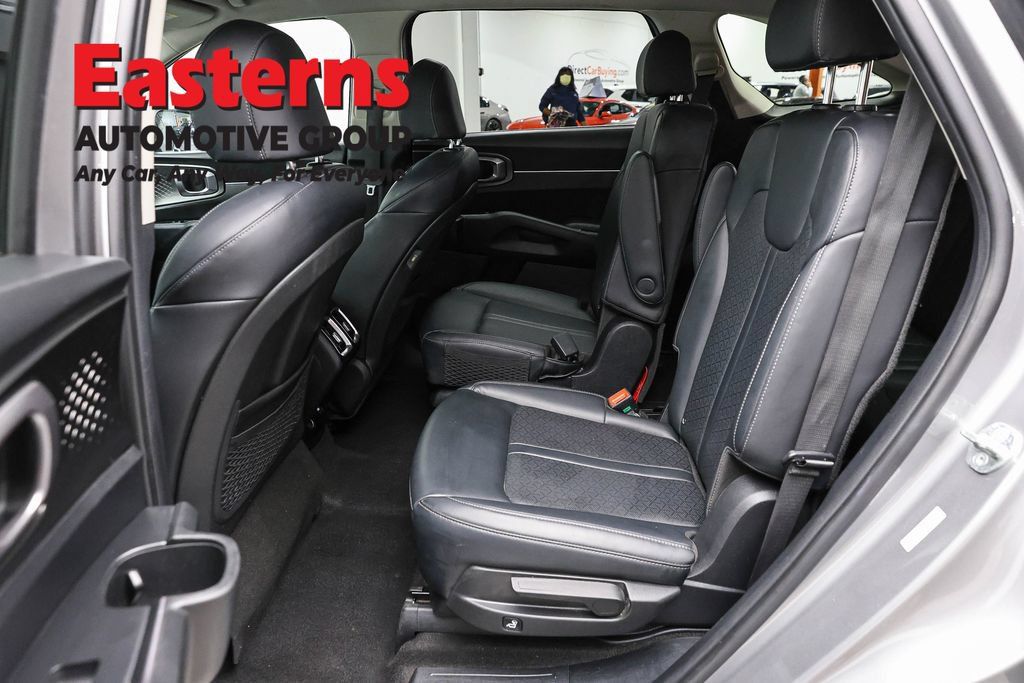 Used 2023 Kia Sorento EX AWD/4WD image 25
