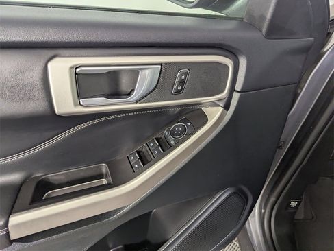 Used 2024 Ford Explorer XLT image 19