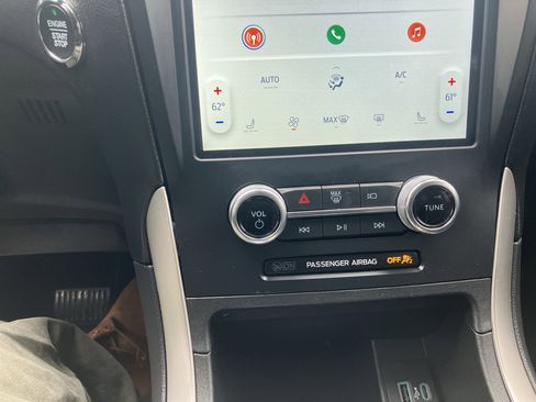 Certified 2024 Ford Edge SEL image 30