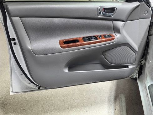 Used 2004 Toyota Camry XLE FWD image 16