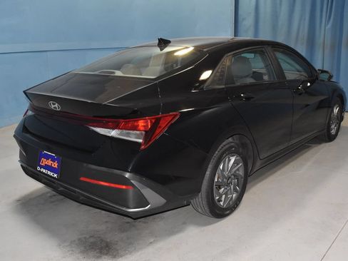 Used 2024 Hyundai Elantra SEL FWD image 28