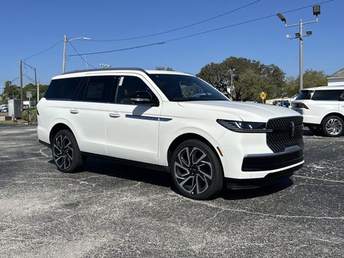 New 2026 Lincoln Navigator Reserve AWD/4WD image 1
