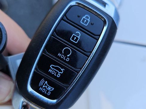 Used 2023 Hyundai Elantra SEL image 31