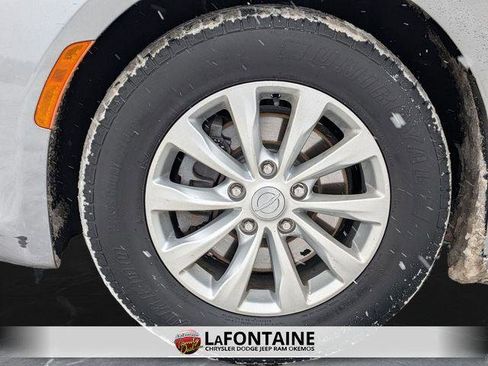 Certified 2018 Chrysler Pacifica Touring-L image 31