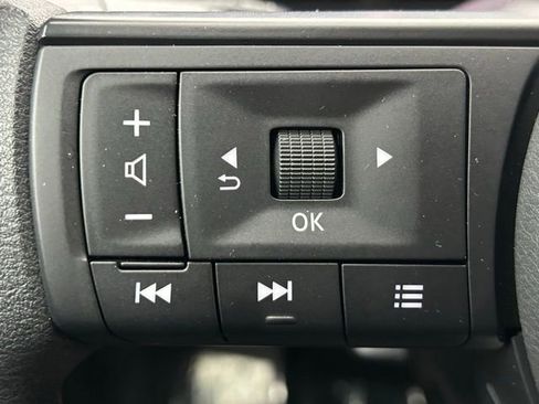 Used 2025 Nissan Kicks SV image 16