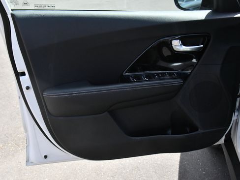 Used 2022 Kia Niro EX FWD image 14