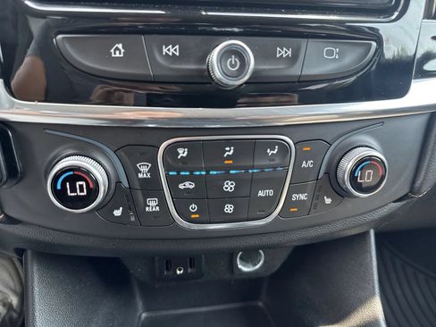 Used 2019 Chevrolet Traverse LT AWD/4WD image 16
