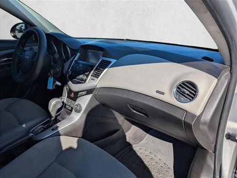 Used 2016 Chevrolet Cruze LT w/ Technology Package image 26