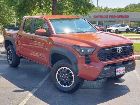 Used 2025 Toyota Tacoma TRD Off-Road AWD/4WD image 2