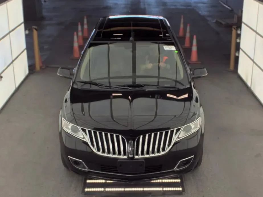 Used 2015 Lincoln MKX AWD w/ Equipment Group 102A image 2