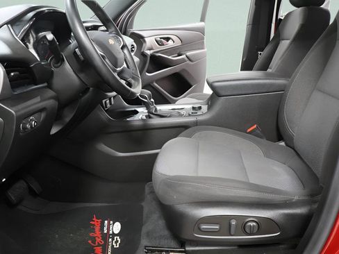 Used 2023 Chevrolet Traverse LT image 20