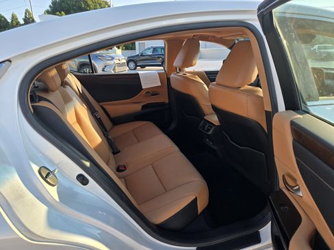 Used 2023 Lexus ES 350 w/ Premium Package FWD image 22
