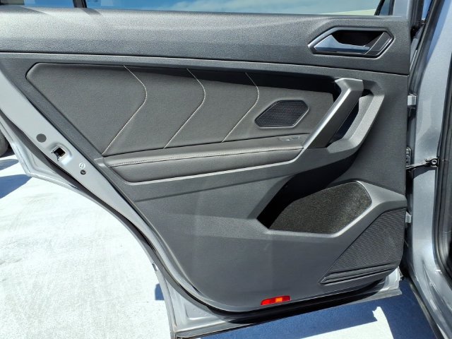 Used 2024 Volkswagen Tiguan SE R-Line AWD/4WD image 17