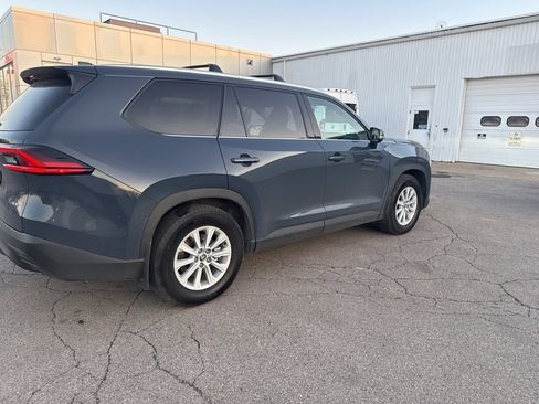 Used 2025 Toyota Grand Highlander AWD image 3