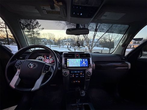 Used 2015 Toyota 4Runner Limited image 13