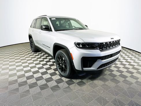 New 2026 Jeep Grand Cherokee Altitude AWD/4WD image 2
