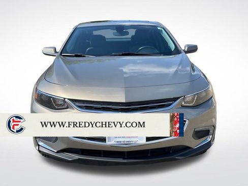 Used 2017 Chevrolet Malibu LT w/ Leather Package FWD image 10