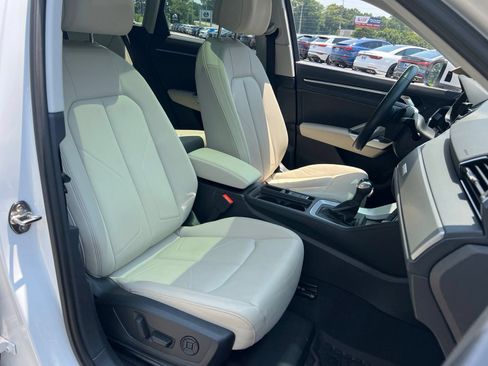 Used 2024 Audi Q3 2.0T Premium Plus AWD/4WD image 38