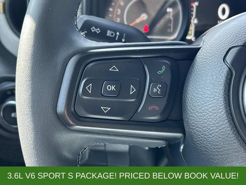 Used 2025 Jeep Wrangler Unlimited Sport AWD/4WD image 18