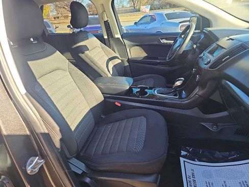 Used 2018 Ford Edge SE image 18