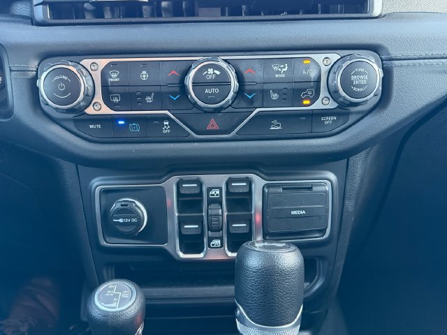 Used 2024 Jeep Wrangler Unlimited Sahara AWD/4WD image 24