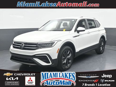 Used 2022 Volkswagen Tiguan SE image 1