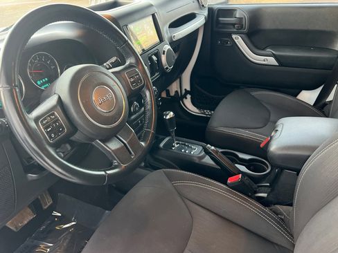 Used 2014 Jeep Wrangler Unlimited Sahara w/ Connectivity Group image 10