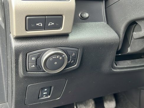 Used 2017 Ford F150 Lariat image 27