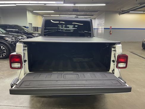 Used 2022 Jeep Gladiator Sport AWD/4WD image 8