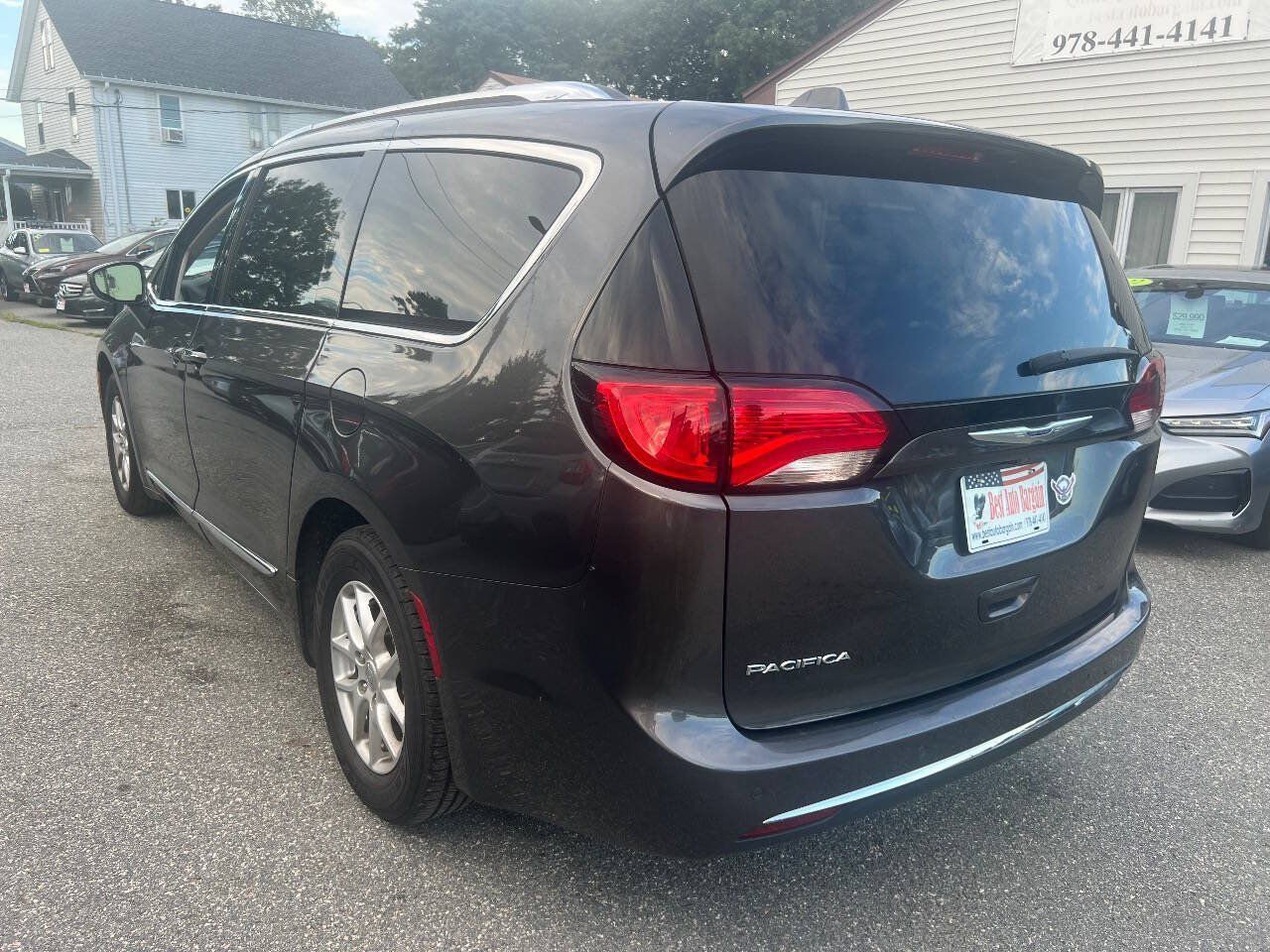 Used 2020 Chrysler Pacifica Touring-L FWD image 8