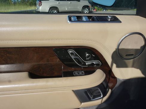 Used 2019 Land Rover Range Rover Supercharged AWD/4WD image 3