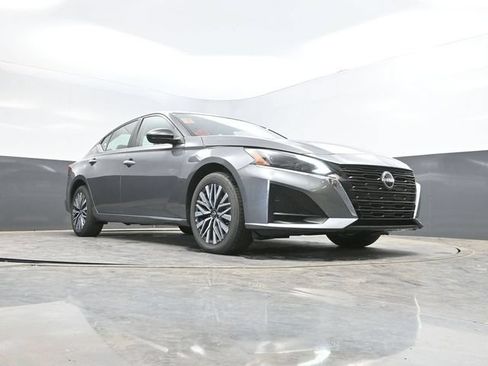 Used 2024 Nissan Altima 2.5 SV AWD/4WD image 46