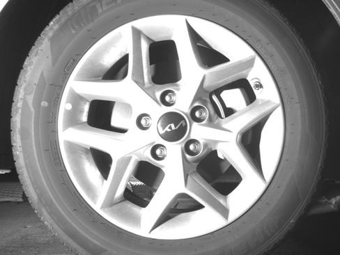 Used 2025 Kia Soul LX w/ LX Technology Package FWD image 16