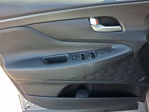 Used 2020 Hyundai Santa Fe SE image 12