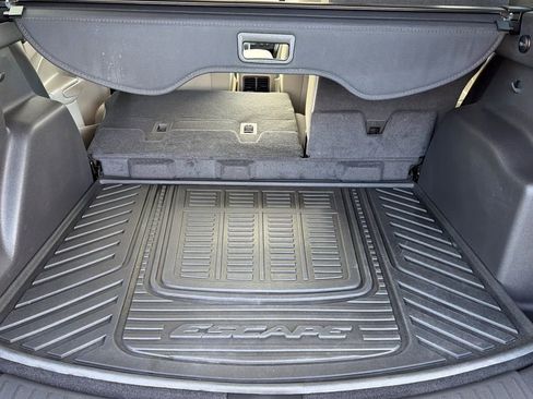 Used 2018 Ford Escape SE image 14