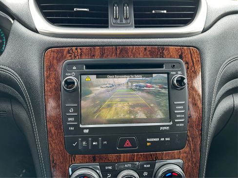 Used 2014 Chevrolet Traverse LT image 29