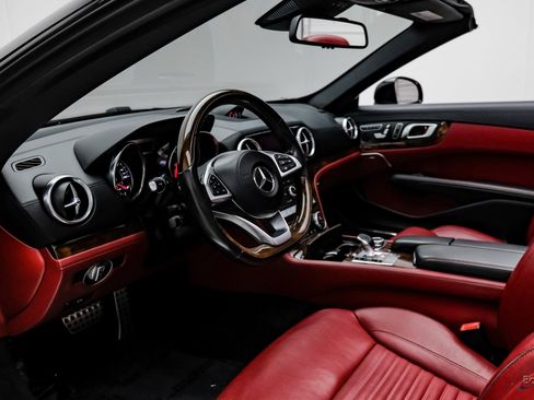 Used 2017 Mercedes-Benz SL 550 image 39