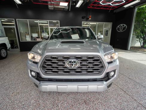 Used 2022 Toyota Tacoma TRD Sport w/ Technology Package AWD/4WD image 6