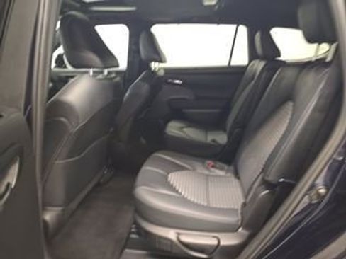 Used 2023 Toyota Highlander XSE FWD image 13