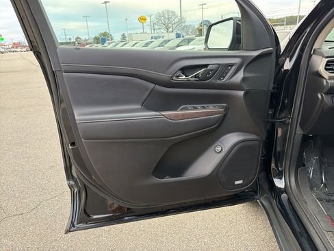 Used 2022 GMC Acadia Denali w/ Denali Ultimate Package image 12