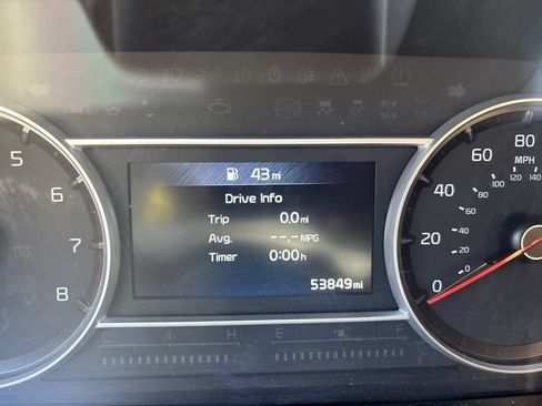 Used 2022 Kia Sorento LX FWD image 5