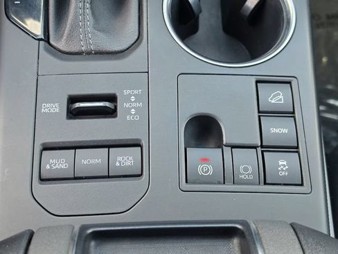 Used 2023 Toyota Highlander LE AWD/4WD image 26