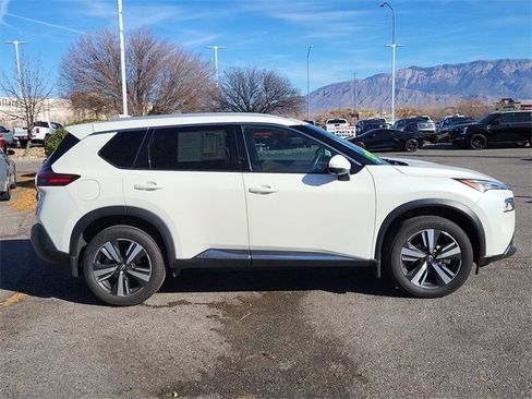 Used 2022 Nissan Rogue SL image 3